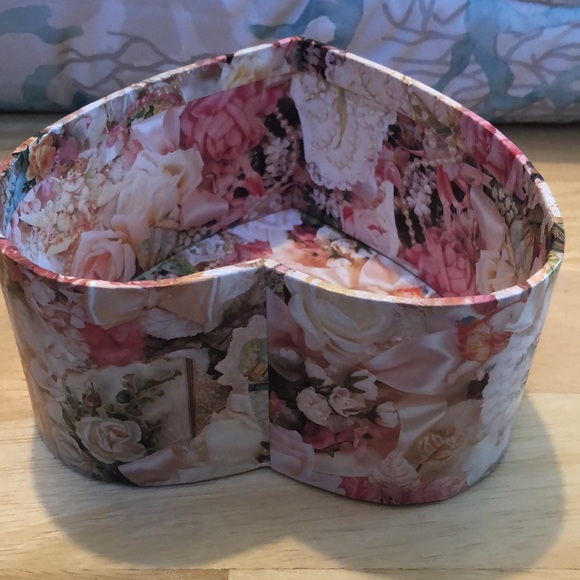 Heart ❤️ Shaped Beautiful Box - Picture 5 of 7